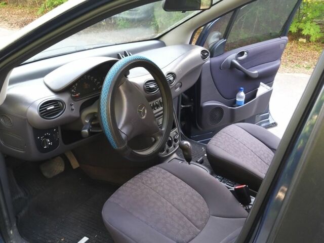 Синий Мерседес А класс, объемом двигателя 1.7 л и пробегом 270 тыс. км за 3800 $, фото 1 на Automoto.ua