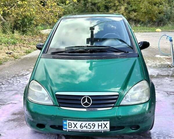 Зеленый Мерседес А класс, объемом двигателя 1.6 л и пробегом 200 тыс. км за 4000 $, фото 1 на Automoto.ua