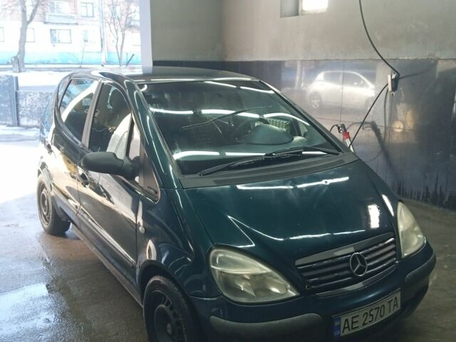Зеленый Мерседес А класс, объемом двигателя 1.7 л и пробегом 300 тыс. км за 3000 $, фото 1 на Automoto.ua
