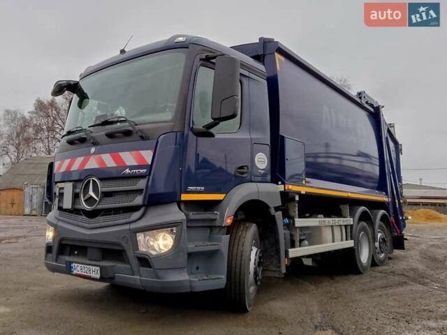 Синій Мерседес AROCS, об'ємом двигуна 10.68 л та пробігом 117 тис. км за 107408 $, фото 1 на Automoto.ua