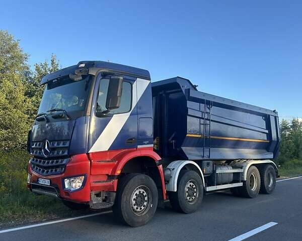 Синий Мерседес AROCS, объемом двигателя 10.68 л и пробегом 402 тыс. км за 88000 $, фото 1 на Automoto.ua