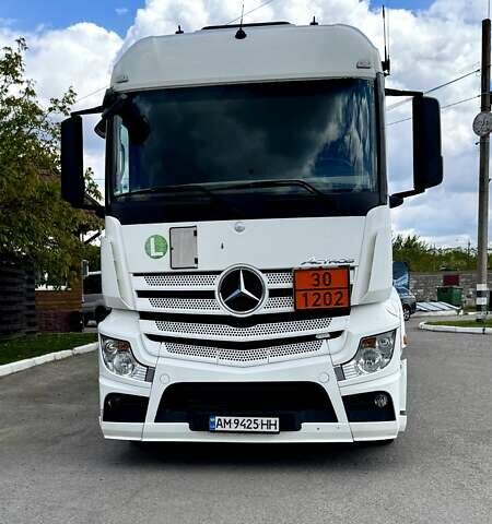 Белый Мерседес Актрос, объемом двигателя 12.81 л и пробегом 823 тыс. км за 16900 $, фото 1 на Automoto.ua