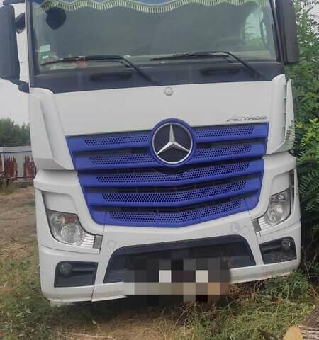 Белый Мерседес Актрос, объемом двигателя 0 л и пробегом 850 тыс. км за 35000 $, фото 1 на Automoto.ua