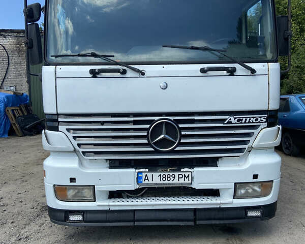 Белый Мерседес Актрос, объемом двигателя 12 л и пробегом 425 тыс. км за 13500 $, фото 1 на Automoto.ua