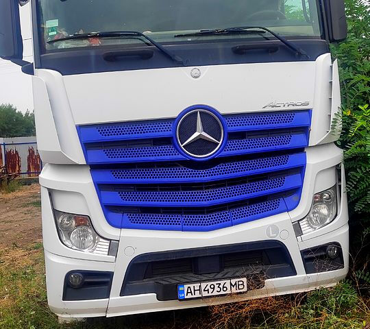 Білий Мерседес Актрос, об'ємом двигуна 12.8 л та пробігом 850 тис. км за 39000 $, фото 1 на Automoto.ua