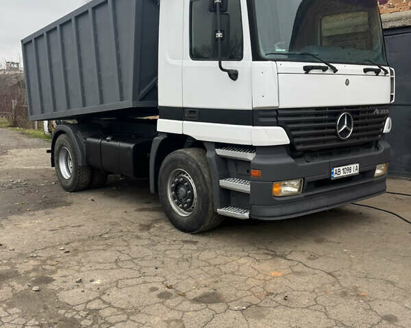 Белый Мерседес Актрос, объемом двигателя 10.8 л и пробегом 920 тыс. км за 17500 $, фото 1 на Automoto.ua