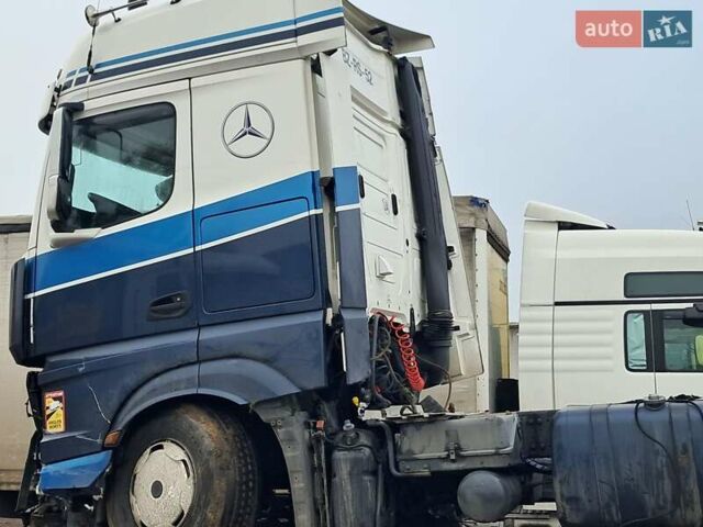 Белый Мерседес Актрос, объемом двигателя 12.9 л и пробегом 870 тыс. км за 10000 $, фото 1 на Automoto.ua