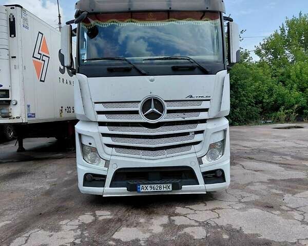 Белый Мерседес Актрос, объемом двигателя 12.81 л и пробегом 1 тыс. км за 16000 $, фото 1 на Automoto.ua
