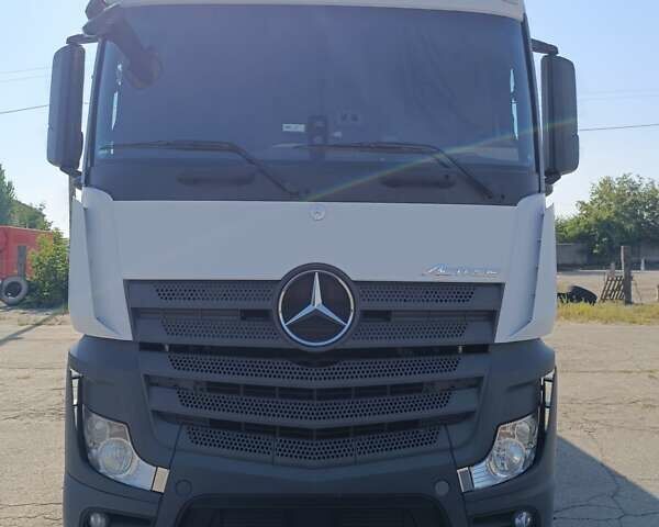 Белый Мерседес Актрос, объемом двигателя 12.81 л и пробегом 968 тыс. км за 24908 $, фото 1 на Automoto.ua