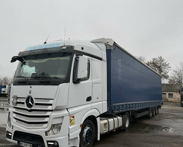 Белый Мерседес Актрос, объемом двигателя 0 л и пробегом 998 тыс. км за 22500 $, фото 1 на Automoto.ua