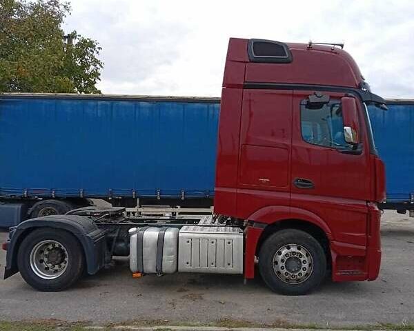 Красный Мерседес Актрос, объемом двигателя 12.81 л и пробегом 905 тыс. км за 23700 $, фото 1 на Automoto.ua