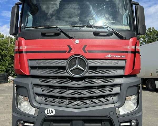 Красный Мерседес Актрос, объемом двигателя 10.7 л и пробегом 808 тыс. км за 18400 $, фото 1 на Automoto.ua