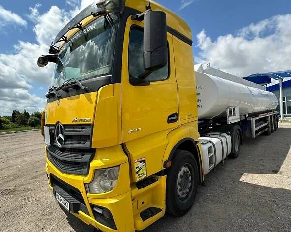 Мерседес Актрос 2013 в Киеве на Automoto.ua Желтый Мерседес Актрос, объемом двигателя 12.8 л и пробегом 973 тыс. км за 14500 $, фото 1 на Automoto.ua