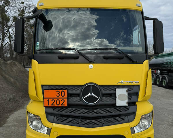 Жовтий Мерседес Актрос, об'ємом двигуна 10.68 л та пробігом 1000 тис. км за 23999 $, фото 1 на Automoto.ua