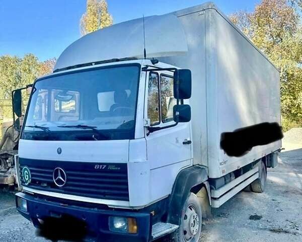 Белый Мерседес Атего, объемом двигателя 4.2 л и пробегом 400 тыс. км за 12000 $, фото 1 на Automoto.ua