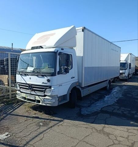 Белый Мерседес Атего, объемом двигателя 4.25 л и пробегом 370 тыс. км за 15000 $, фото 1 на Automoto.ua