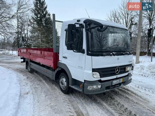 Белый Мерседес Атего, объемом двигателя 4.3 л и пробегом 450 тыс. км за 21500 $, фото 1 на Automoto.ua