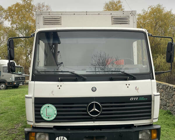 Белый Мерседес Атего, объемом двигателя 4.2 л и пробегом 535 тыс. км за 10500 $, фото 1 на Automoto.ua