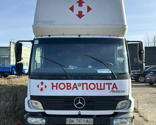 Білий Мерседес Атего, об'ємом двигуна 4.25 л та пробігом 920 тис. км за 16999 $, фото 1 на Automoto.ua