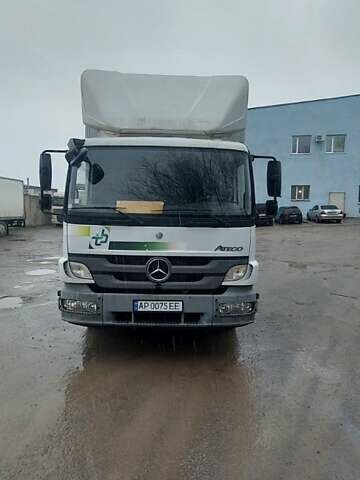 Белый Мерседес Атего, объемом двигателя 6 л и пробегом 684 тыс. км за 31000 $, фото 1 на Automoto.ua