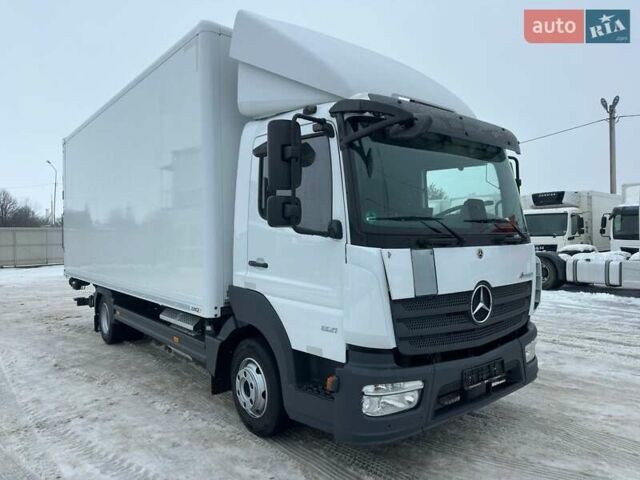 Белый Мерседес Атего, объемом двигателя 5.2 л и пробегом 152 тыс. км за 41900 $, фото 1 на Automoto.ua