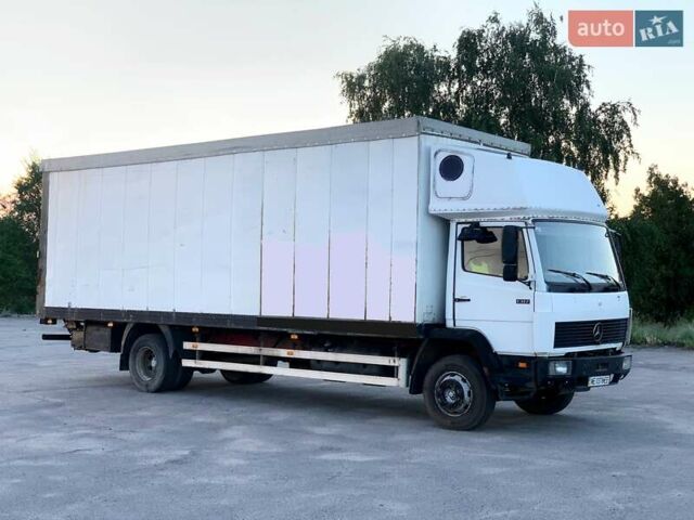 Белый Мерседес Атего, объемом двигателя 5.96 л и пробегом 250 тыс. км за 9300 $, фото 1 на Automoto.ua