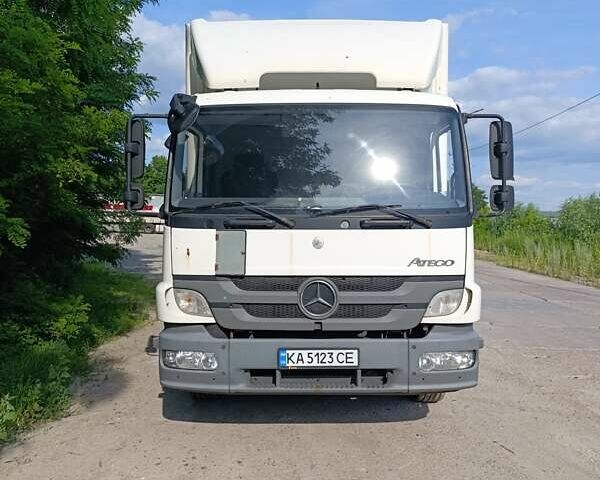 Білий Мерседес Атего, об'ємом двигуна 4.6 л та пробігом 550 тис. км за 30000 $, фото 1 на Automoto.ua