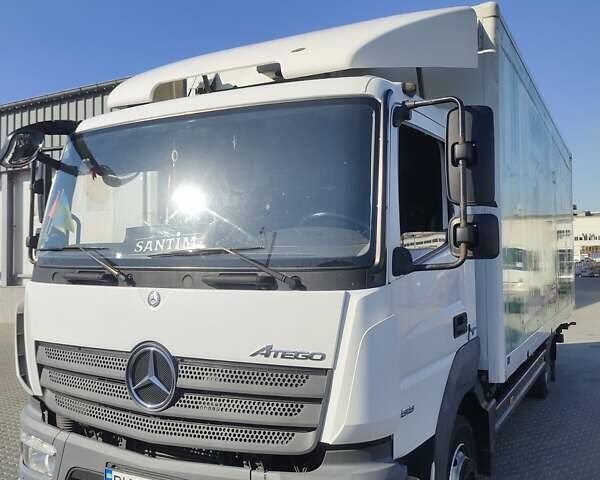 Белый Мерседес Атего, объемом двигателя 5.13 л и пробегом 485 тыс. км за 27000 $, фото 1 на Automoto.ua