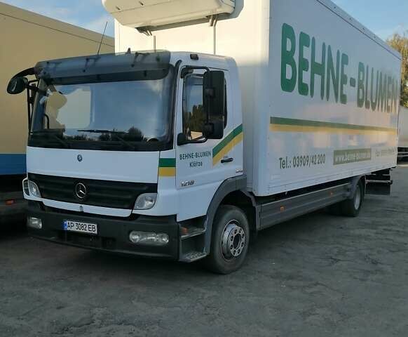 Белый Мерседес Атего, объемом двигателя 4.6 л и пробегом 600 тыс. км за 30000 $, фото 1 на Automoto.ua