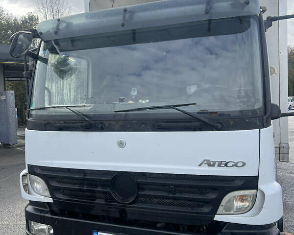 Белый Мерседес Атего, объемом двигателя 4.8 л и пробегом 735 тыс. км за 29000 $, фото 1 на Automoto.ua