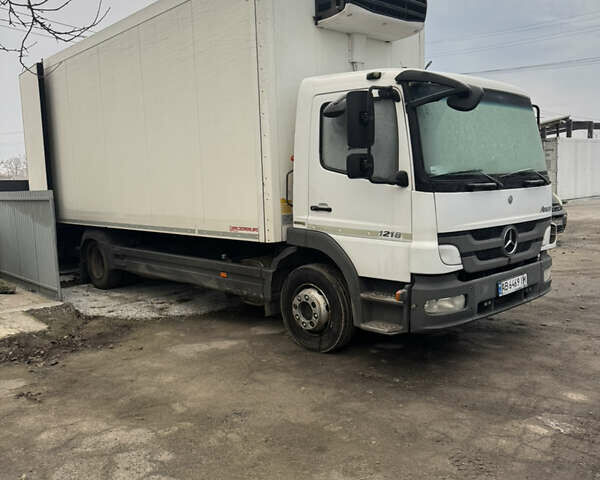 Белый Мерседес Атего, объемом двигателя 4.6 л и пробегом 505 тыс. км за 38500 $, фото 1 на Automoto.ua