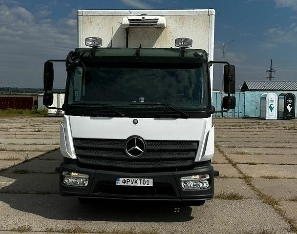 Белый Мерседес Атего, объемом двигателя 5.1 л и пробегом 425 тыс. км за 26999 $, фото 1 на Automoto.ua