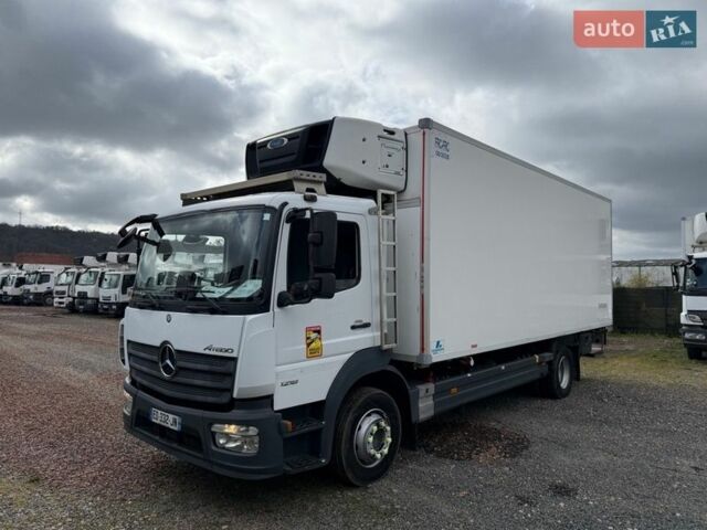Белый Мерседес Атего, объемом двигателя 5.2 л и пробегом 368 тыс. км за 49000 $, фото 1 на Automoto.ua