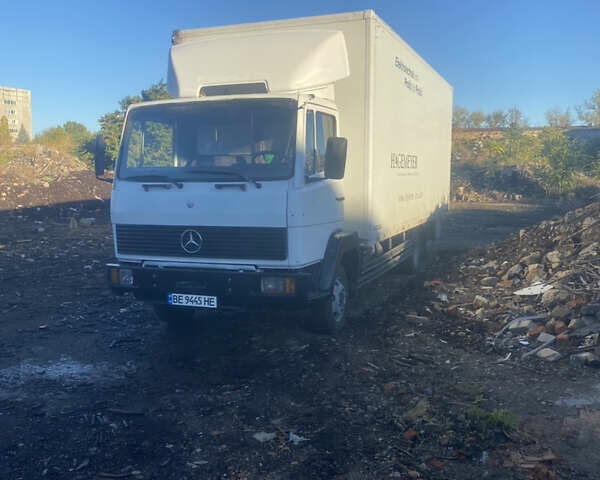 Белый Мерседес Атего, объемом двигателя 4.25 л и пробегом 1000 тыс. км за 9000 $, фото 1 на Automoto.ua
