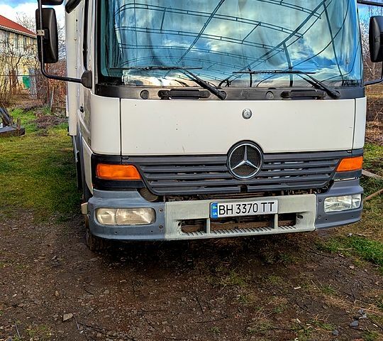 Білий Мерседес Атего, об'ємом двигуна 42 л та пробігом 585 тис. км за 15700 $, фото 1 на Automoto.ua