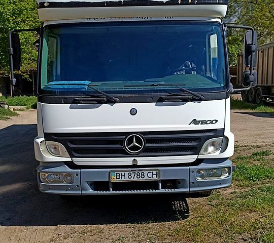 Белый Мерседес Атего, объемом двигателя 4.3 л и пробегом 950 тыс. км за 12500 $, фото 1 на Automoto.ua