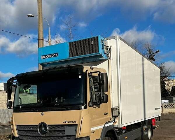 Бежевый Мерседес Атего, объемом двигателя 5.13 л и пробегом 480 тыс. км за 41000 $, фото 1 на Automoto.ua