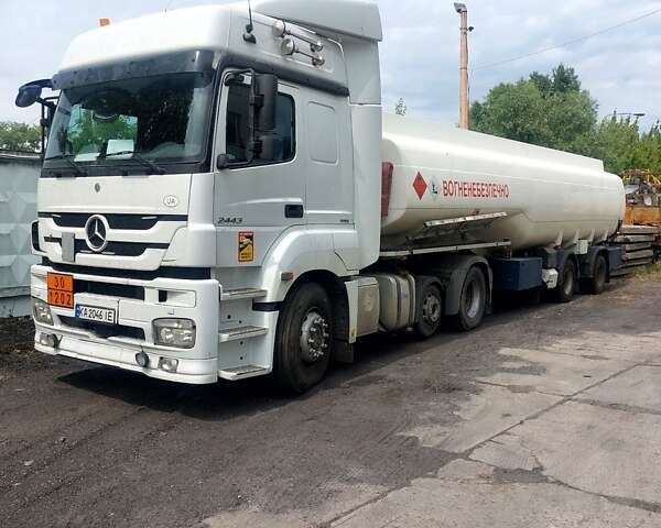Белый Мерседес Аксор, объемом двигателя 12 л и пробегом 750 тыс. км за 50000 $, фото 1 на Automoto.ua