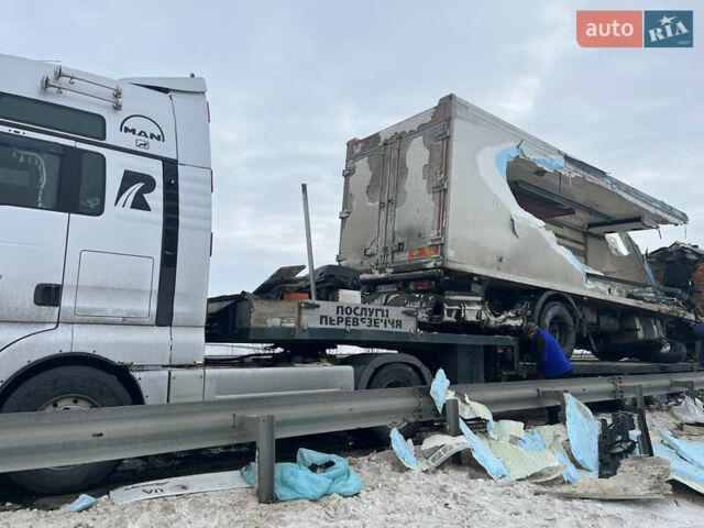 Білий Мерседес Аксор, об'ємом двигуна 6.37 л та пробігом 160 тис. км за 2000 $, фото 1 на Automoto.ua