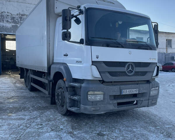 Білий Мерседес Аксор, об'ємом двигуна 6.4 л та пробігом 1 тис. км за 33000 $, фото 1 на Automoto.ua