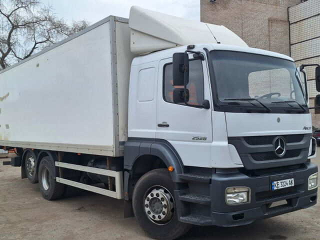 Білий Мерседес Аксор, об'ємом двигуна 6 л та пробігом 614 тис. км за 33900 $, фото 1 на Automoto.ua