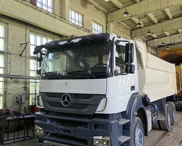 Белый Мерседес Аксор, объемом двигателя 11.97 л и пробегом 160 тыс. км за 39000 $, фото 1 на Automoto.ua
