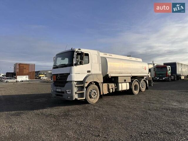 Белый Мерседес Аксор, объемом двигателя 12 л и пробегом 363 тыс. км за 35750 $, фото 1 на Automoto.ua