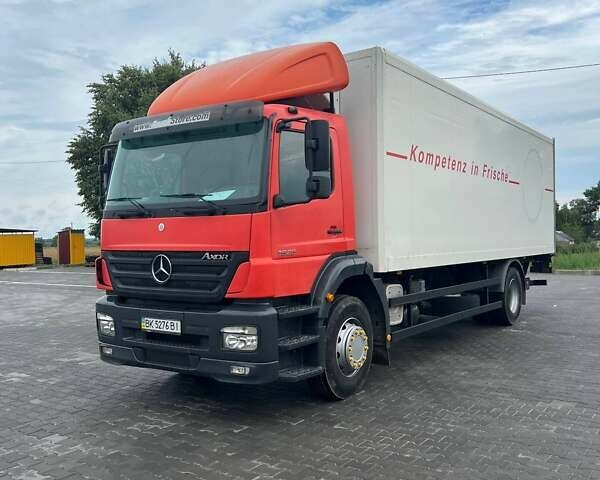 Красный Мерседес Аксор, объемом двигателя 6 л и пробегом 671 тыс. км за 25000 $, фото 1 на Automoto.ua