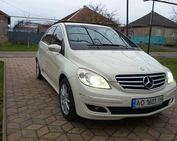 Белый Мерседес Б-класс, объемом двигателя 1.7 л и пробегом 177 тыс. км за 6800 $, фото 1 на Automoto.ua
