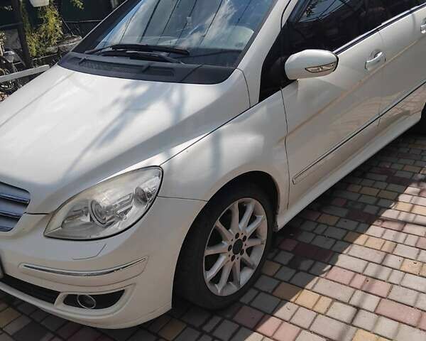 Білий Мерседес Б-клас, об'ємом двигуна 1.7 л та пробігом 63 тис. км за 7700 $, фото 1 на Automoto.ua