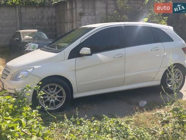 Белый Мерседес Б-класс, объемом двигателя 1.5 л и пробегом 235 тыс. км за 6799 $, фото 1 на Automoto.ua