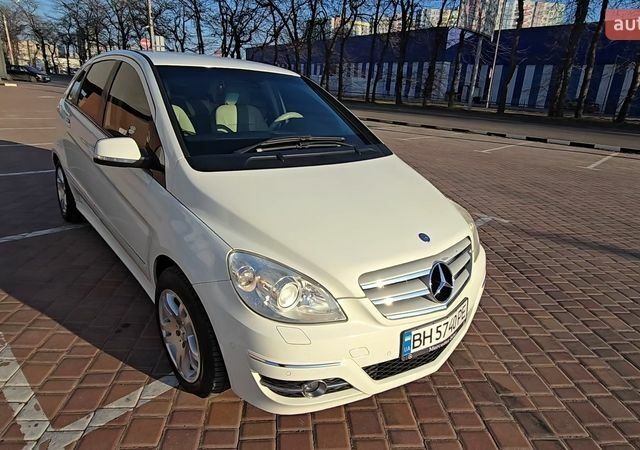 Білий Мерседес Б-клас, об'ємом двигуна 1.7 л та пробігом 146 тис. км за 7900 $, фото 1 на Automoto.ua