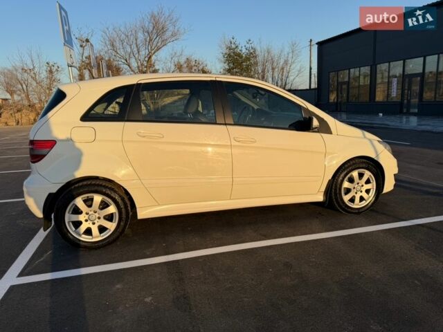 Білий Мерседес Б-клас, об'ємом двигуна 2 л та пробігом 248 тис. км за 7100 $, фото 1 на Automoto.ua