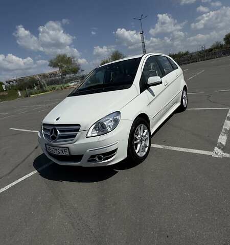 Белый Мерседес Б-класс, объемом двигателя 2.03 л и пробегом 117 тыс. км за 9500 $, фото 1 на Automoto.ua